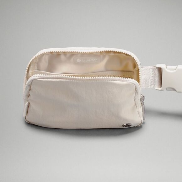 Nwt Lululemon everywhere belt bag bone color 1L - Picture 1 of 3
